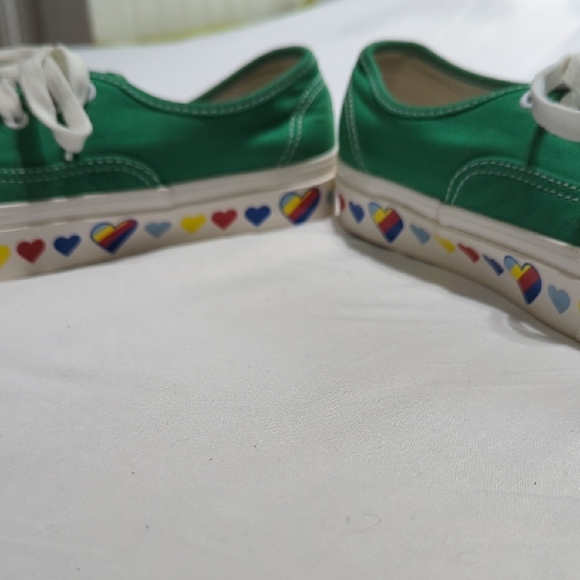 Vans Green Style 44 Sneakers with Colorful Heart Accents M 6, Very Cool!!! - Picture 14 of 16